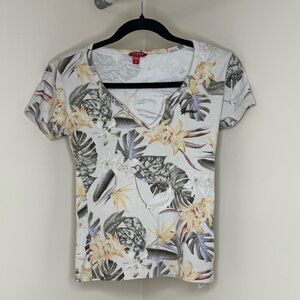 Guess Floral Tropical Leaf Print Tee in Green & Yellow | Casual Ribbed Tshirt